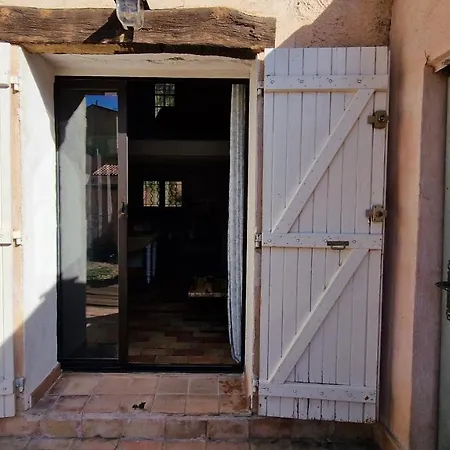 Studio Au Pied De La Sainte Victoire Puyloubier Exterior photo